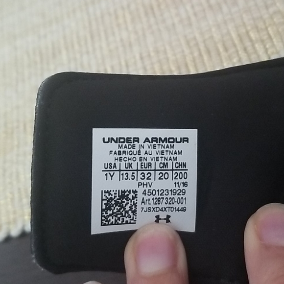 Under Armour 1Y slides. NWOT - Picture 4 of 4